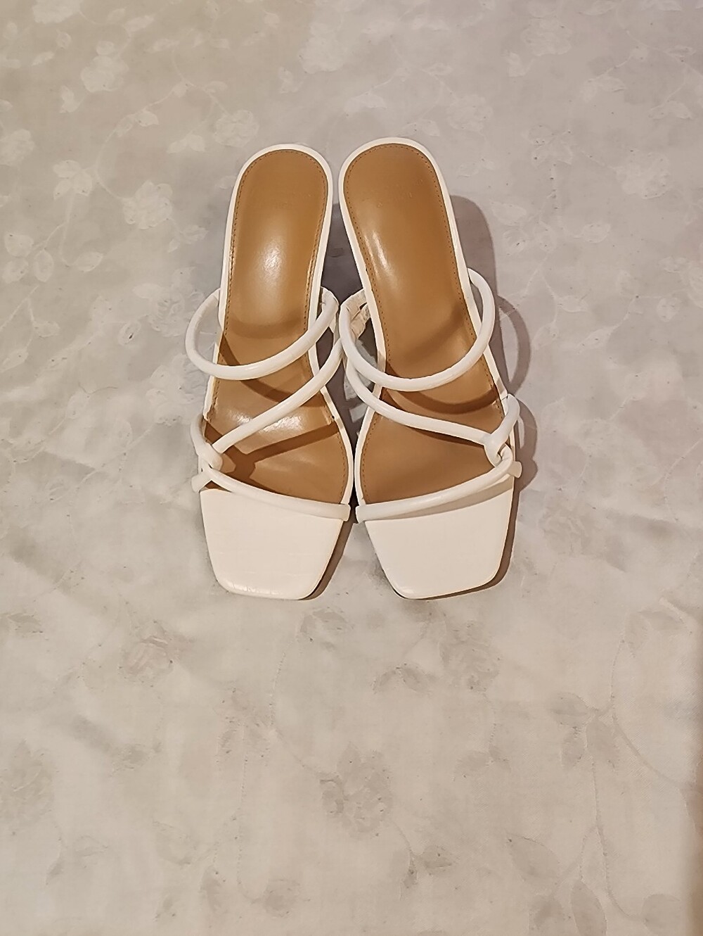 Brand New Abercrombie & Fitch Twist-Strap Heeled Sandal, Size:7.5; Colour:White